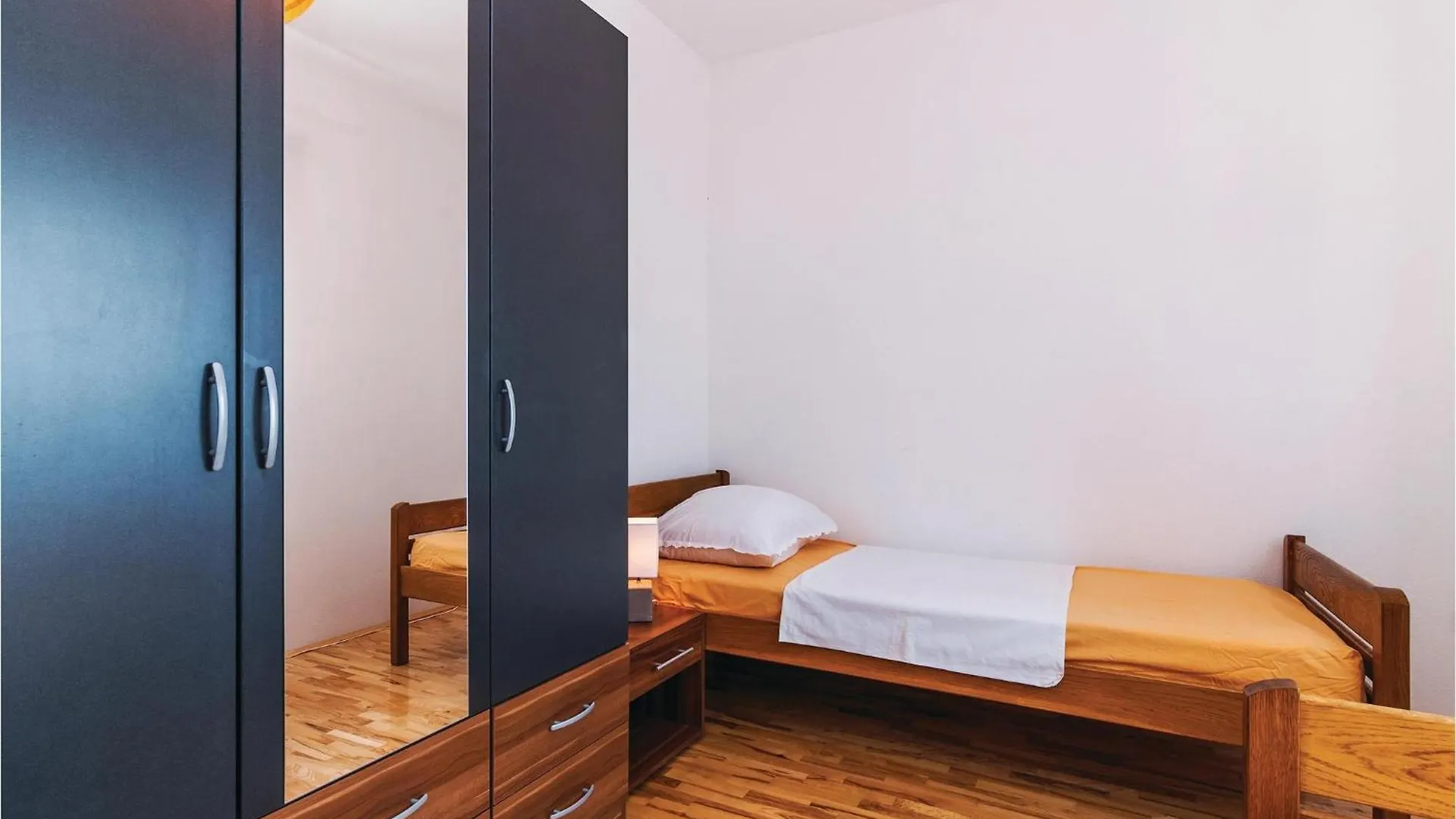 Cozy Apartment In Posedarje With Wifi