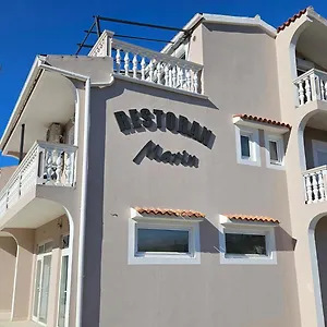  Maison d'hôtes Pansion Restoran Marin